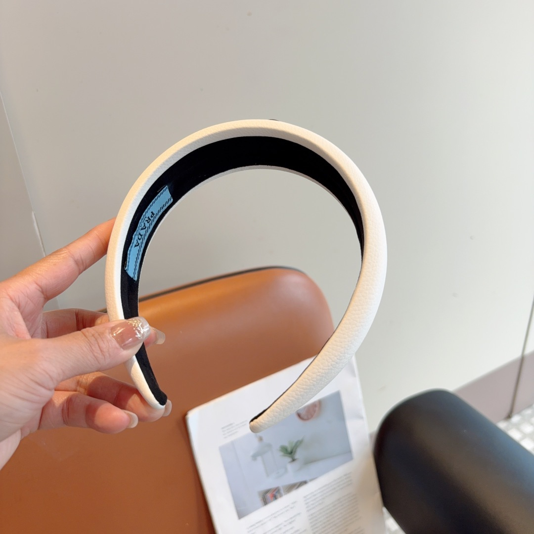 PRADA プラダ ヘッドバンド 本革 ファッション ブランド ブラック ホワイト 全2色 - 画像 5