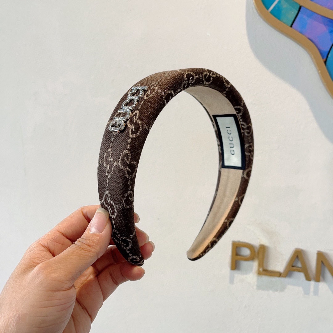 GUCCI グッチ ヘアアクセサリー ヘアバンド シルバー ブラック ベージュ ダイヤモンド風 インポート 10cm 全3色