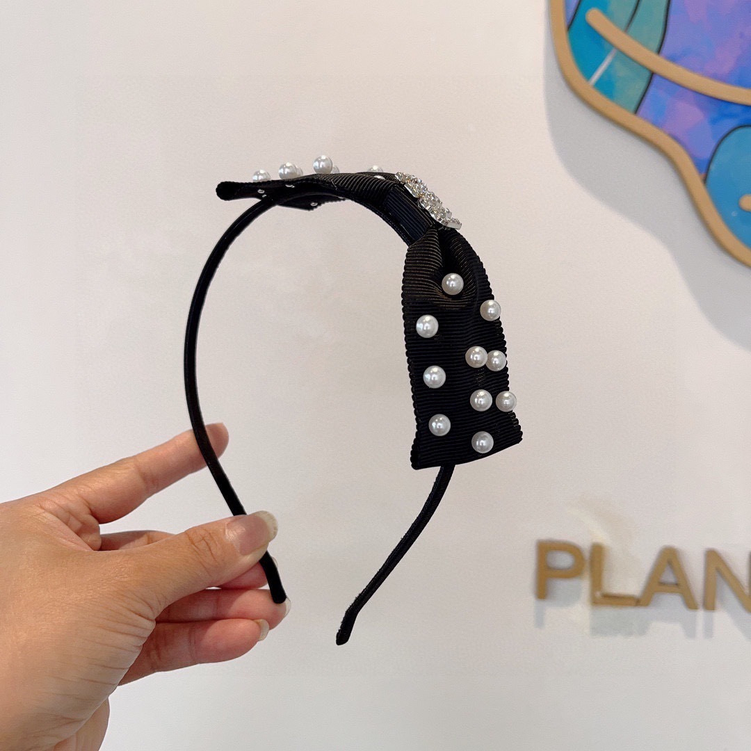 MIU MIU ミウミウ ヘアアクセサリー ピアス 豪華 ブランド ブラック 全1色