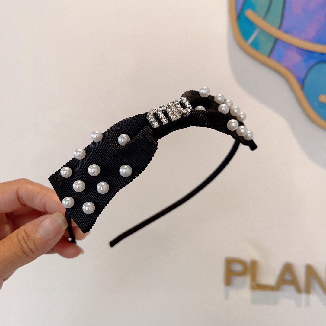 MIU MIU ミウミウ ヘアアクセサリー ピアス 豪華 ブランド ブラック 全1色 - 画像 2