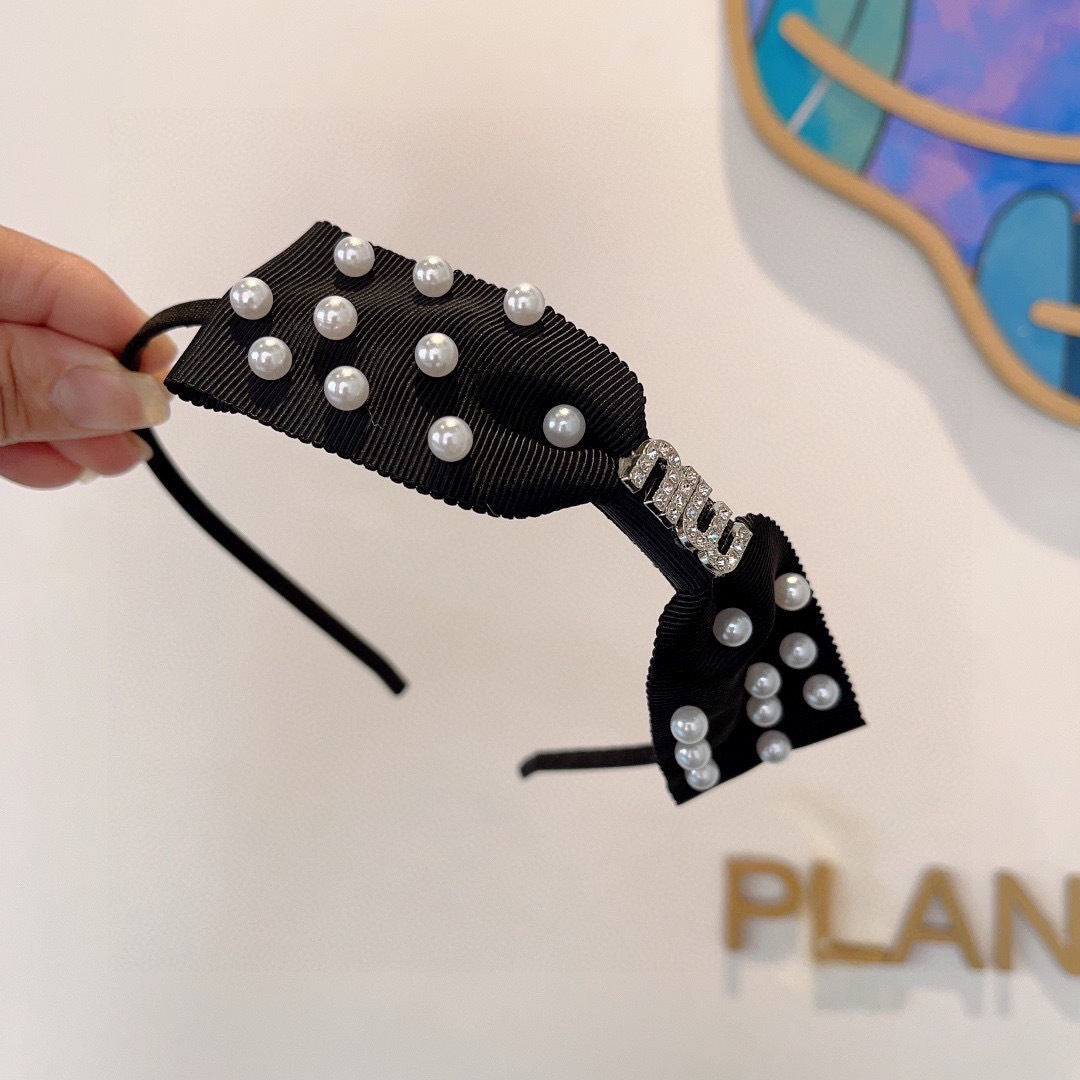 MIU MIU ミウミウ ヘアアクセサリー ピアス 豪華 ブランド ブラック 全1色 - 画像 4