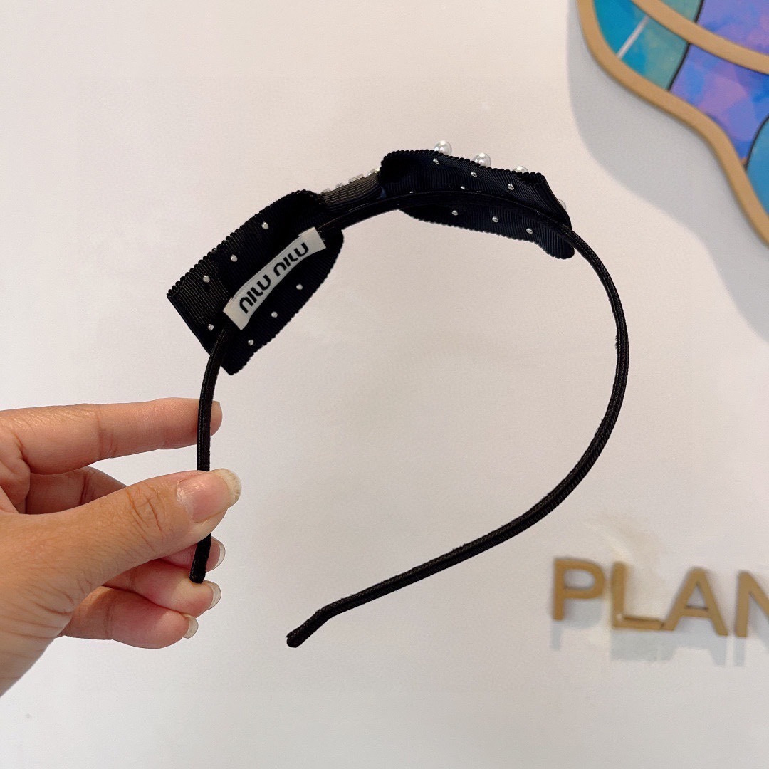 MIU MIU ミウミウ ヘアアクセサリー ピアス 豪華 ブランド ブラック 全1色 - 画像 5