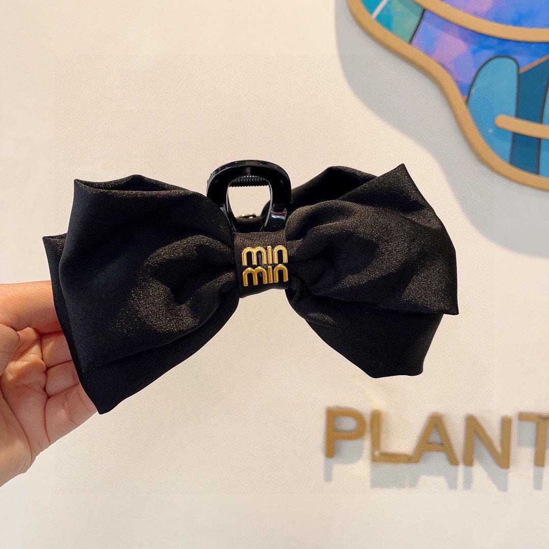 MIU MIU ミウミウ ヘアクリップ フラットヘアアクセサリー デザイン性高 ブラック