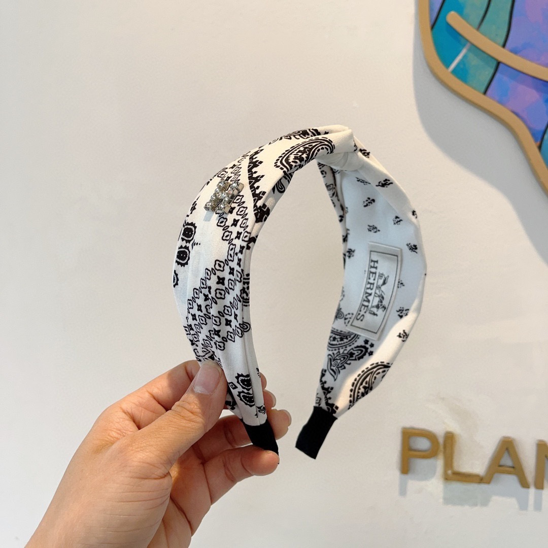 HERMES ヘルメス シルクヘッドバンド バンダナ柄 ブラック 全2色