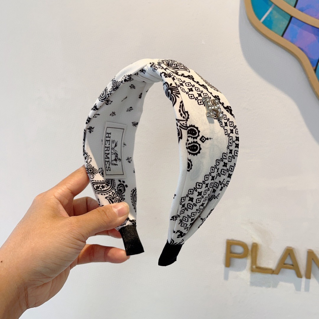 HERMES ヘルメス シルクヘッドバンド バンダナ柄 ブラック 全2色 - 画像 2