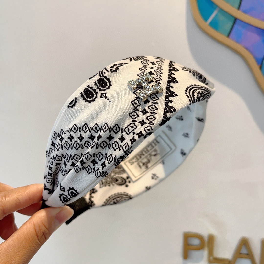 HERMES ヘルメス シルクヘッドバンド バンダナ柄 ブラック 全2色 - 画像 3