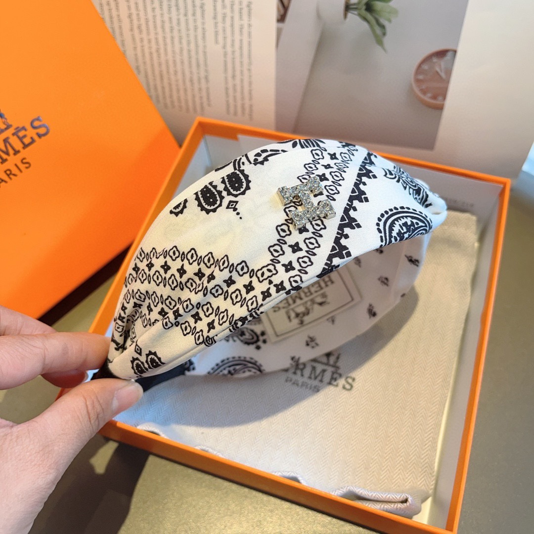HERMES ヘルメス シルクヘッドバンド バンダナ柄 ブラック 全2色 - 画像 6