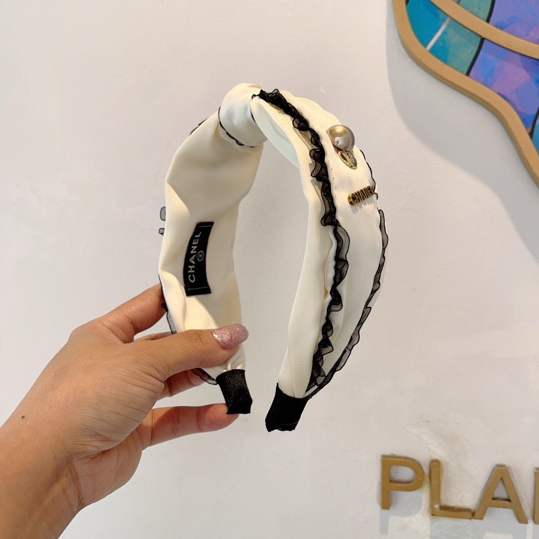 CHANEL シャネル ヘアバンド フリル 本革 ブランド ブラック ベージュ クラシック 100%本革 ミニパール ヘアアクセサリー ブラック 他2色展開 - 画像 2