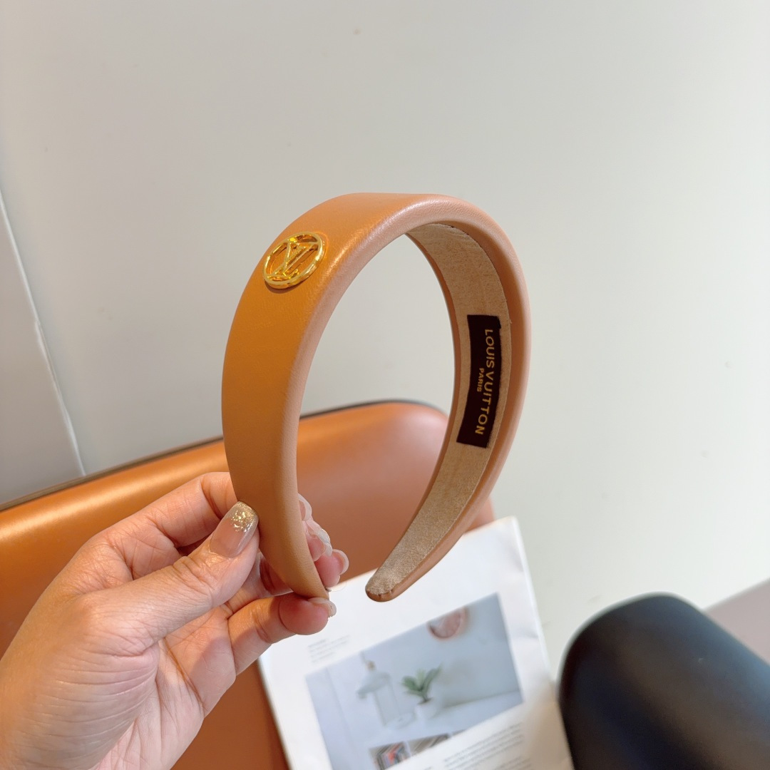 LOUIS VUITTON ルイヴィトン ヘアバンド 本革 ブランド ブラック ホワイト ベージュ 全3色