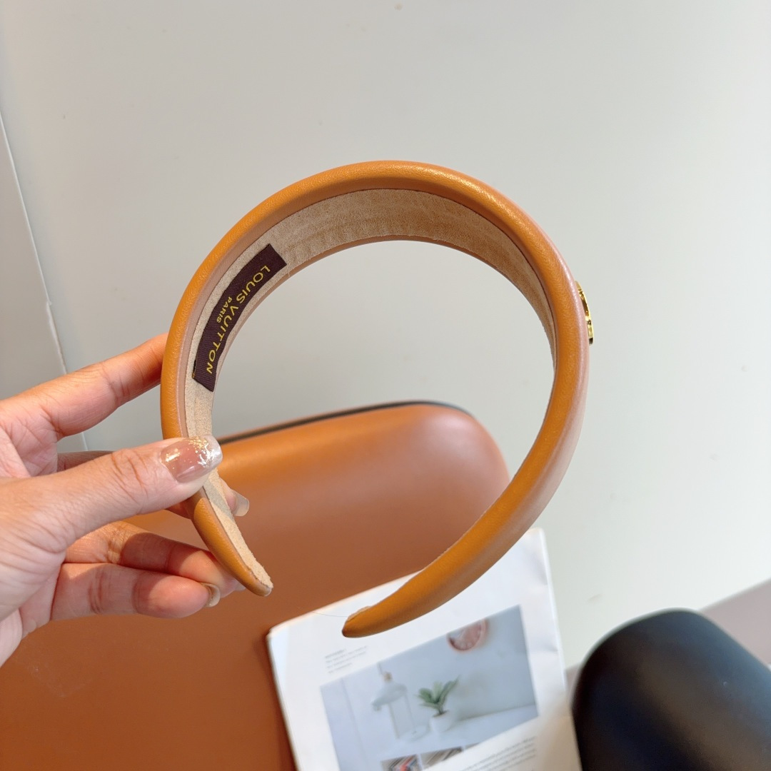 LOUIS VUITTON ルイヴィトン ヘアバンド 本革 ブランド ブラック ホワイト ベージュ 全3色 - 画像 5