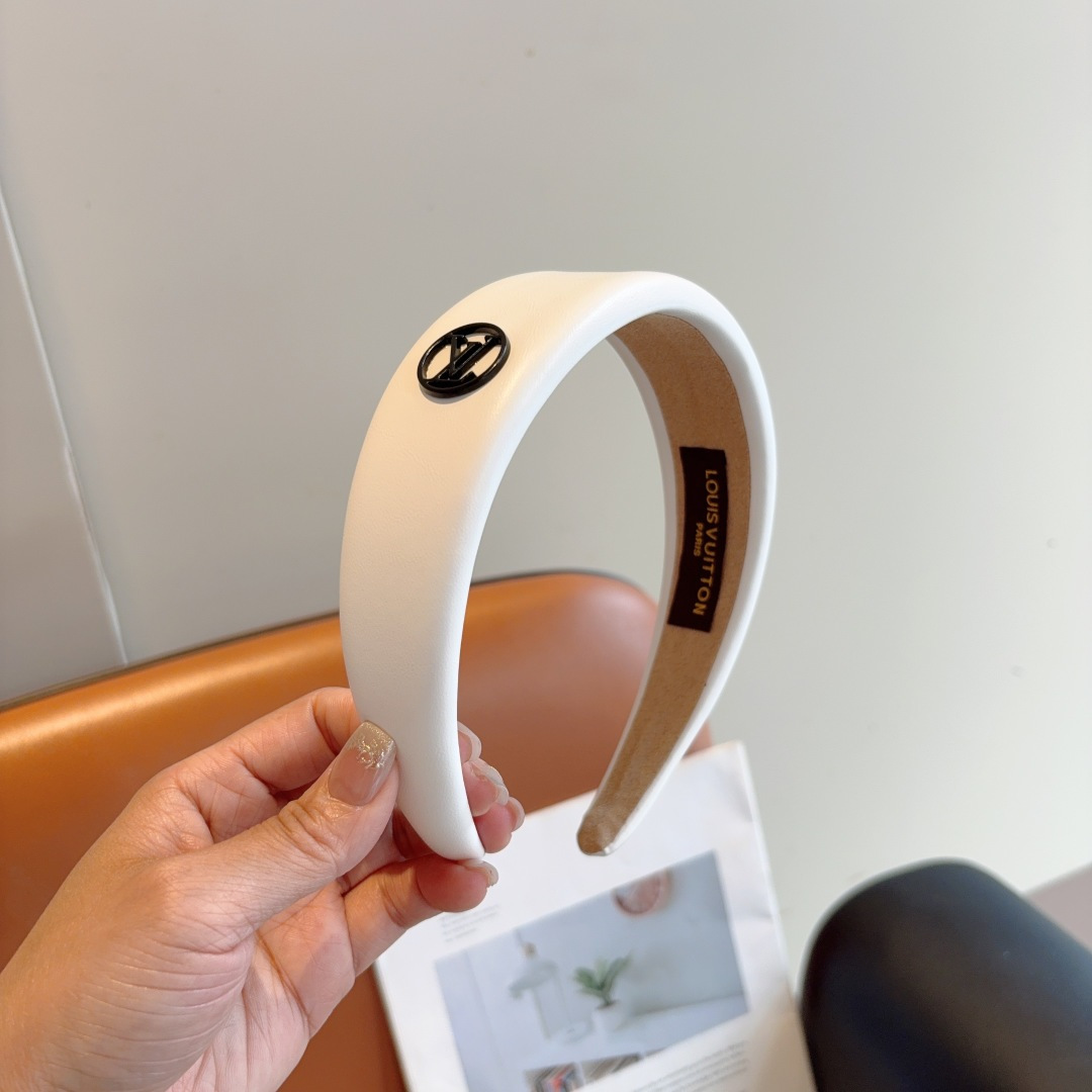 LOUIS VUITTON ルイヴィトン ヘアアクセサリー 本革 通勤 全3色