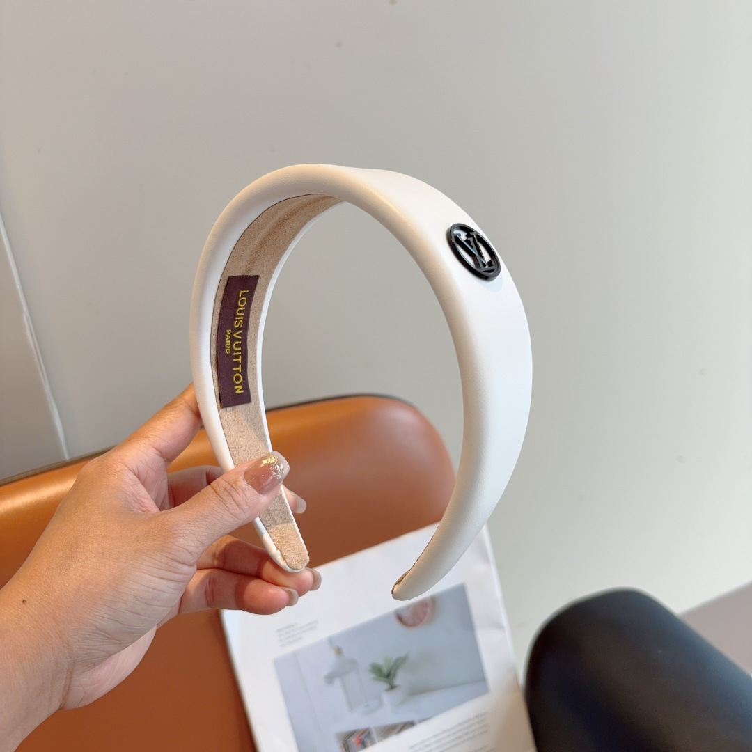 LOUIS VUITTON ルイヴィトン ヘアアクセサリー 本革 通勤 全3色 - 画像 2