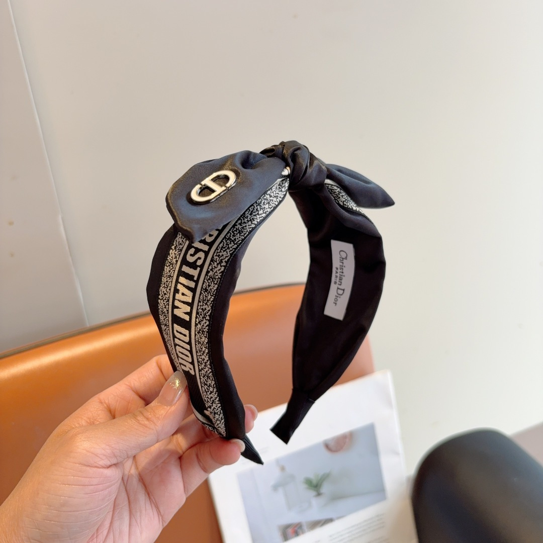 CHRISTIAN DIOR ディオール ヘアバンド 本革 通勤 全2色