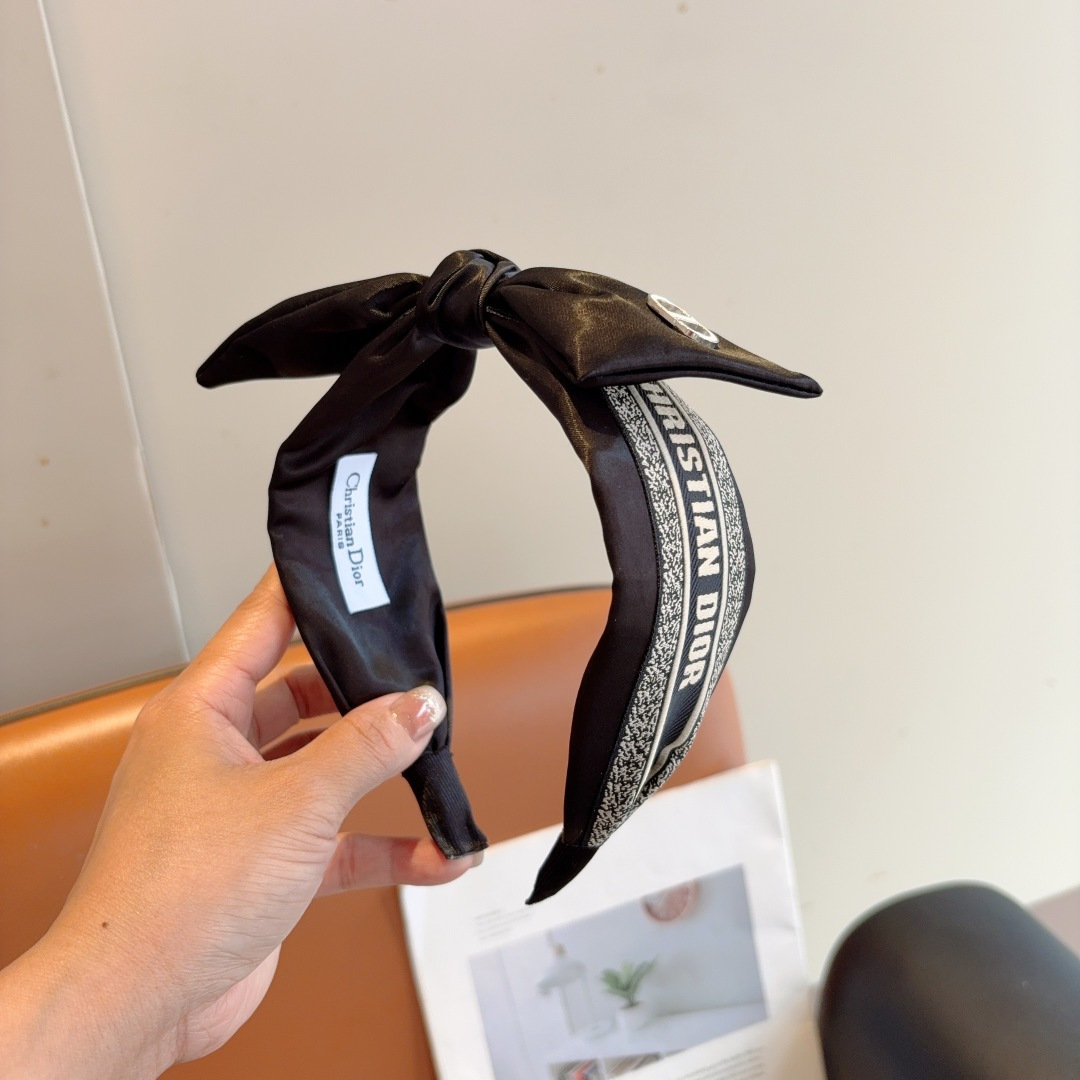 CHRISTIAN DIOR ディオール ヘアバンド 本革 通勤 全2色 - 画像 2