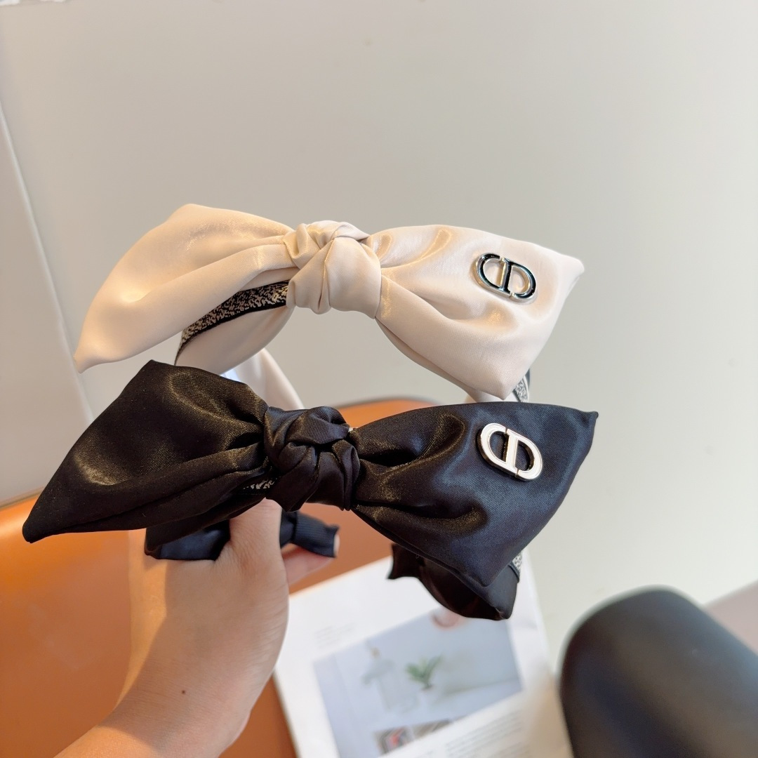 CHRISTIAN DIOR ディオール ヘアバンド 本革 通勤 全2色 - 画像 3