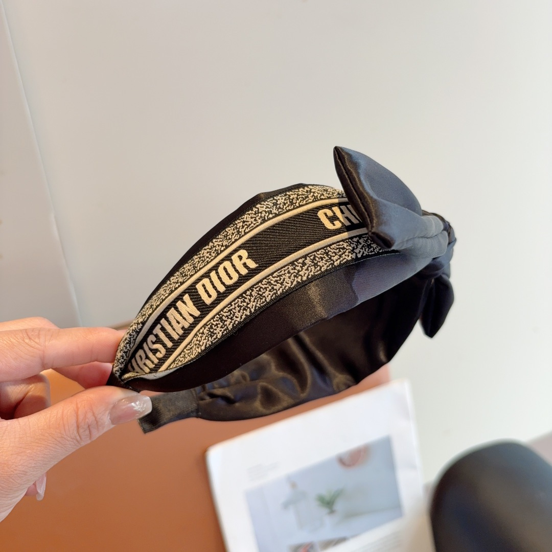 CHRISTIAN DIOR ディオール ヘアバンド 本革 通勤 全2色 - 画像 4