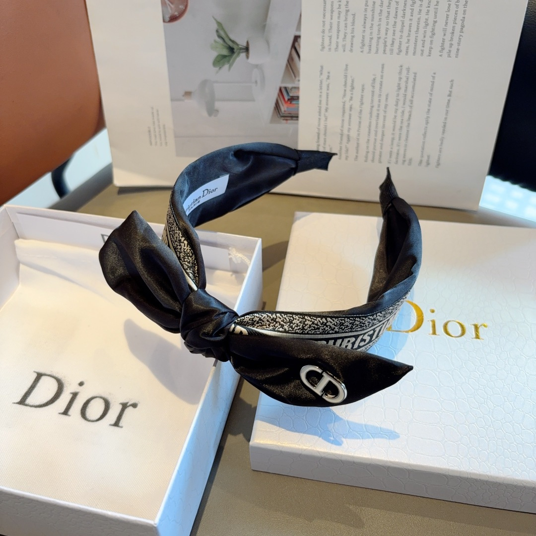 CHRISTIAN DIOR ディオール ヘアバンド 本革 通勤 全2色 - 画像 8