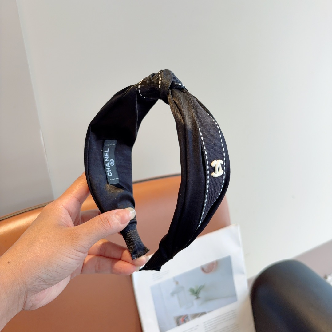 CHANEL シャネル ヘアバンド 本革 ブランド コンチョ ブラック - 画像 2