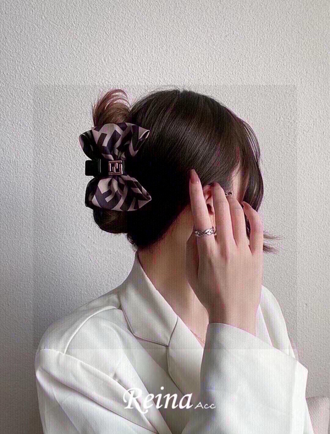 FENDI フェンディ ヘアクリップ ファッション ブラック 全1色