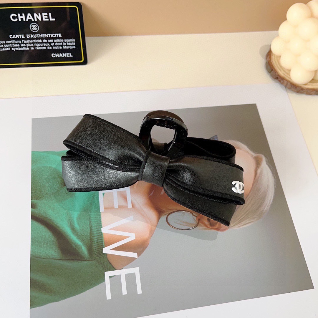 CHANEL シャネル ヘアクリップ フラットヘアアクセサリー 本革 ブラック ホワイト 全2色 - 画像 5