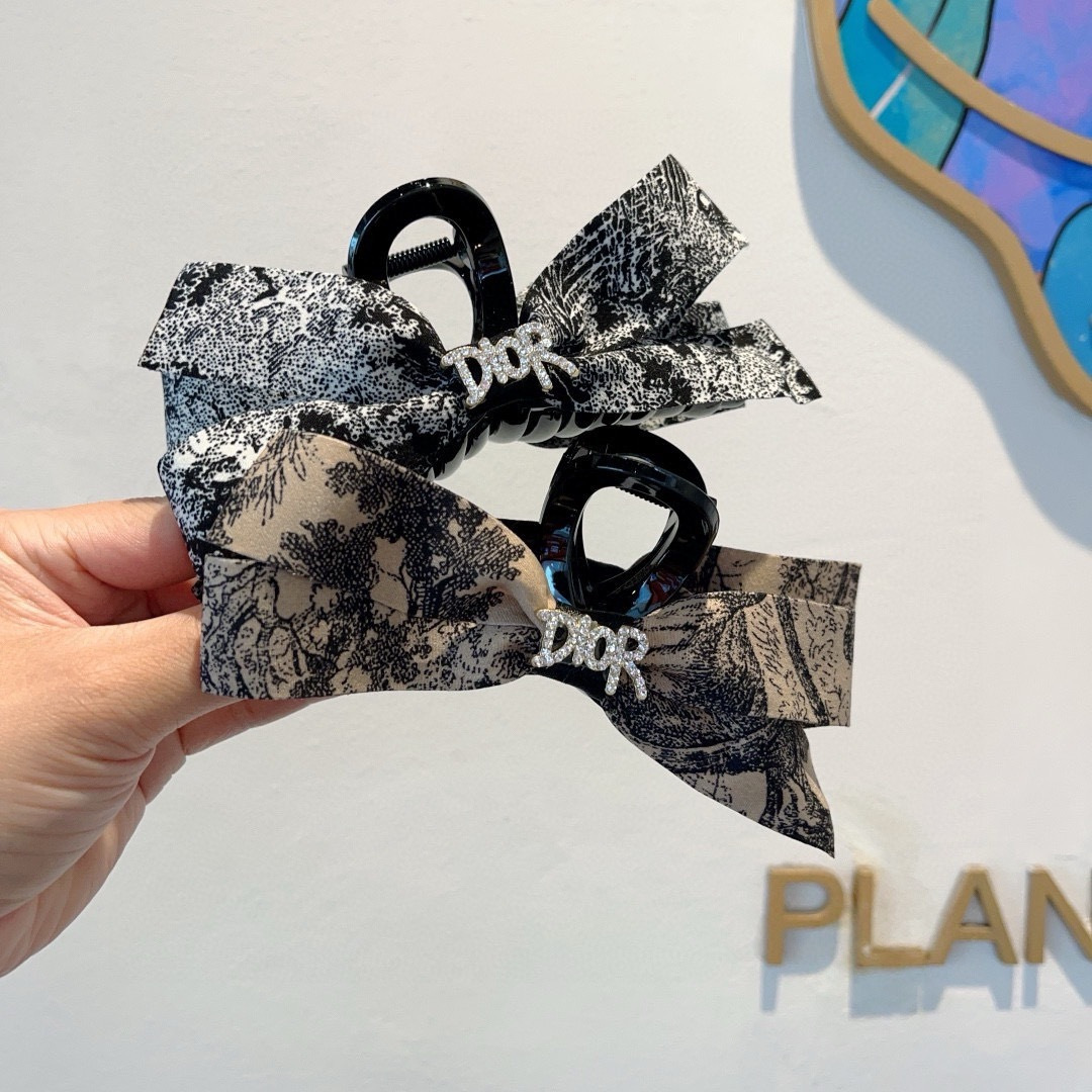 DIOR ディオール ヘアクリップ フラットヘアクリップ ディオールロゴ ブラック ベージュ 全2色 - 画像 7