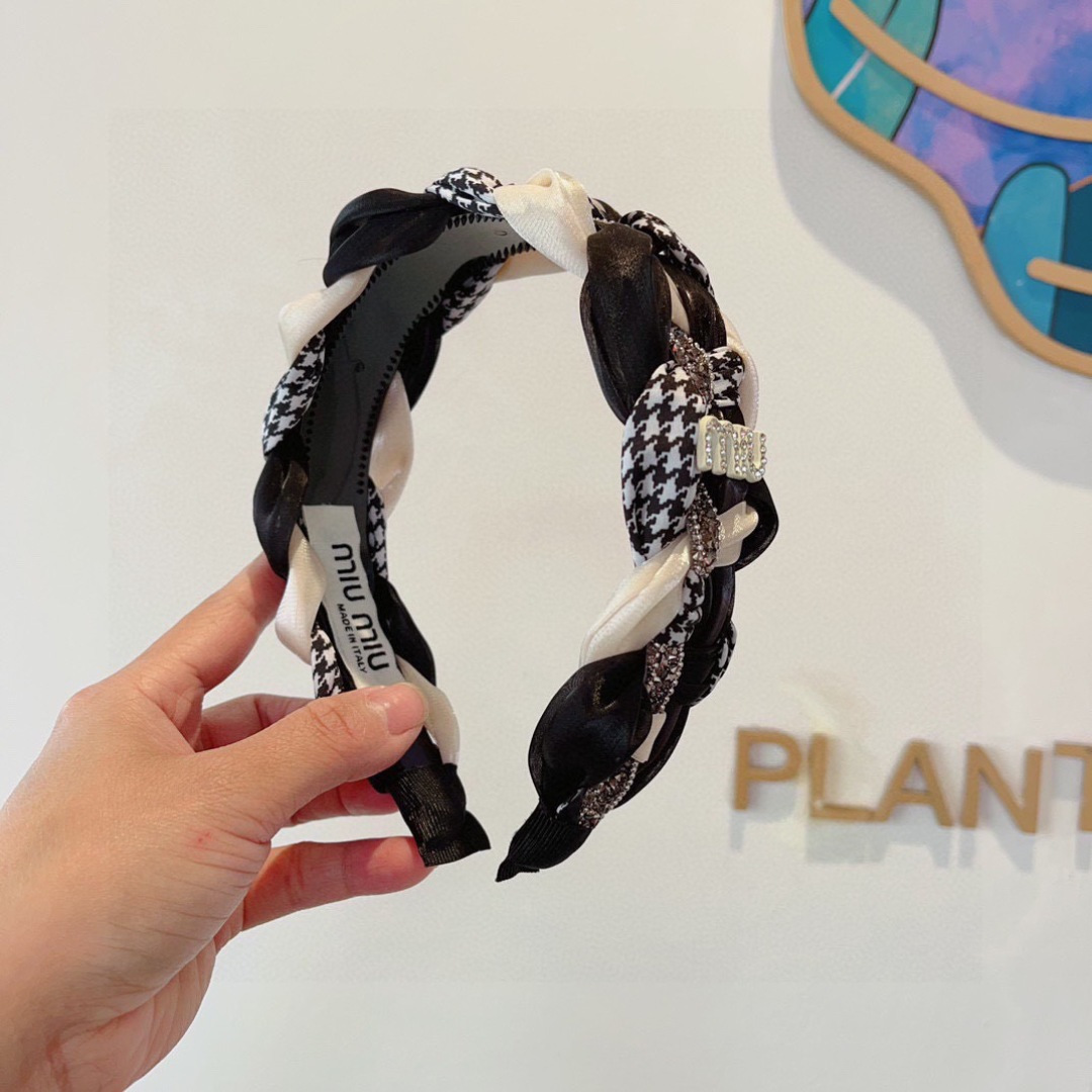 MIU MIU ミュウミュウ ヘアアクセサリー ブラック ホワイト チェック ブランドロゴ ファッション 9月 15日 23:03:26 - 画像 2
