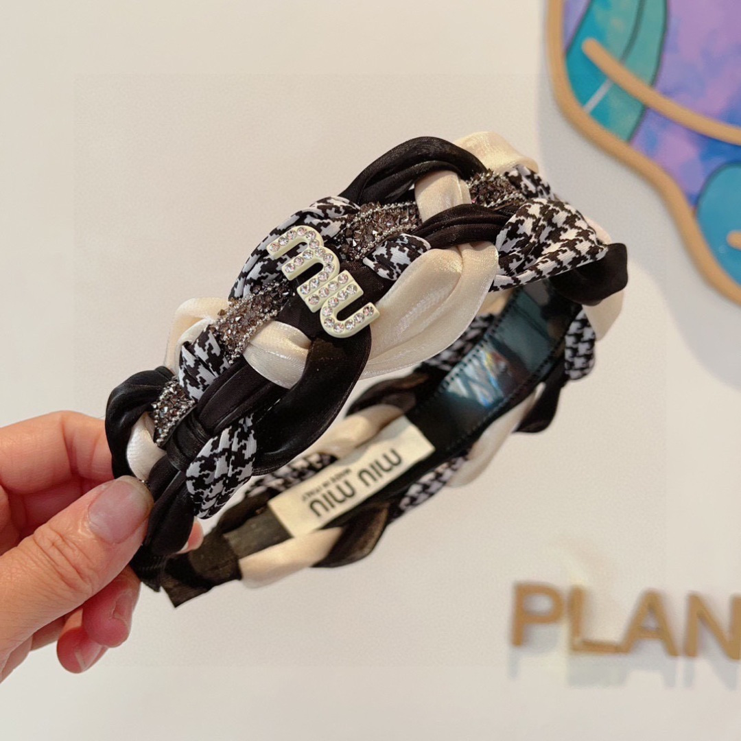 MIU MIU ミュウミュウ ヘアアクセサリー ブラック ホワイト チェック ブランドロゴ ファッション 9月 15日 23:03:26 - 画像 3
