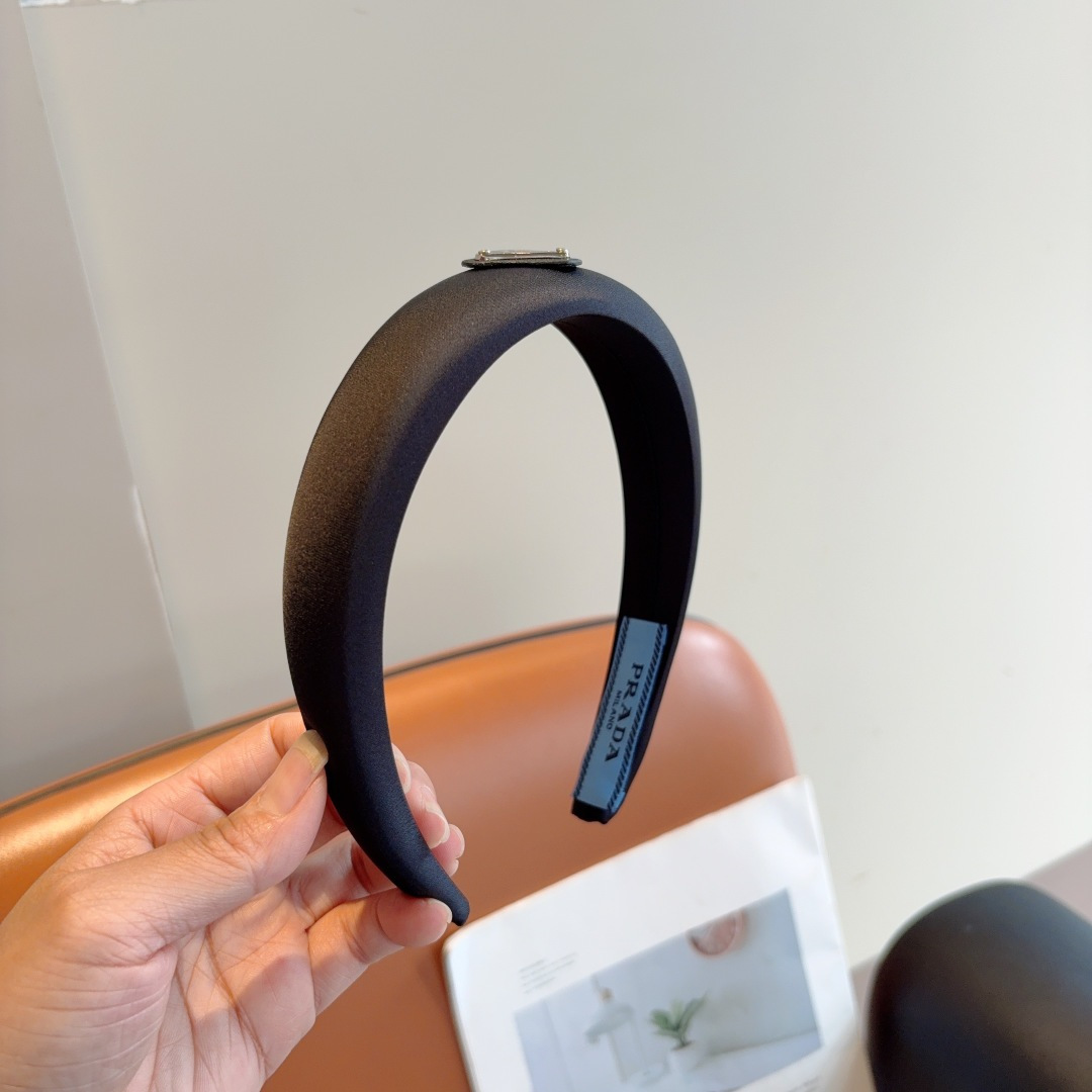 PRADA プラダ ヘアバンド ファッション ブランド ブラック