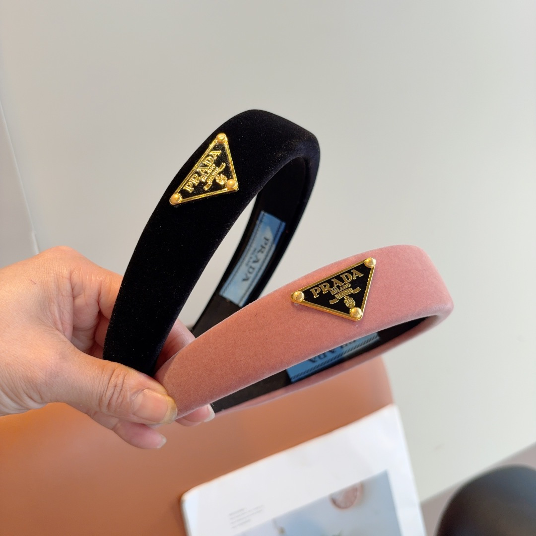 PRADA プラダ ヘアバンド ファー ブランド ブラック ピンク グレー 全3色