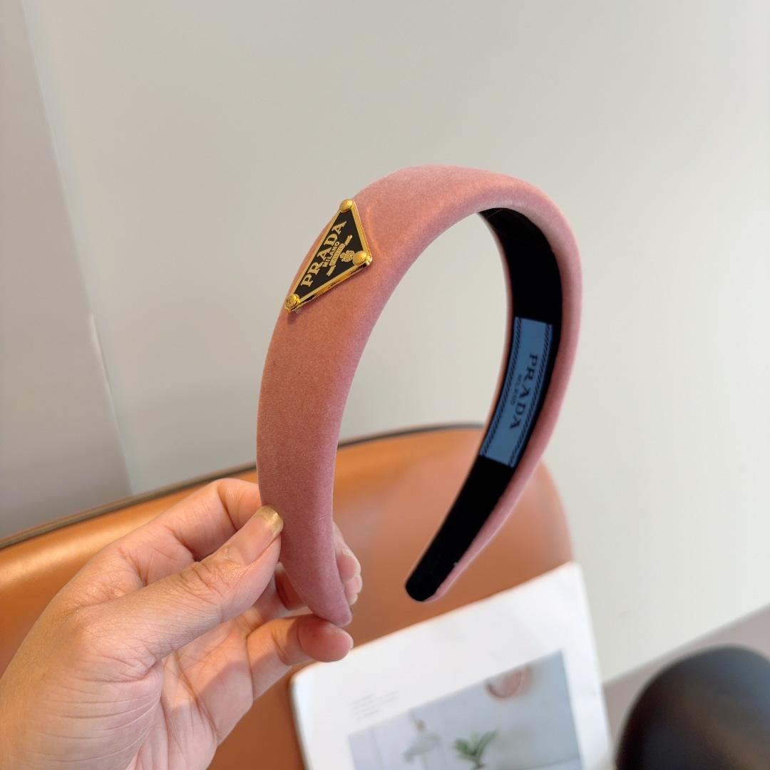 PRADA プラダ ヘアバンド ファー ブランド ブラック ピンク グレー 全3色 - 画像 2