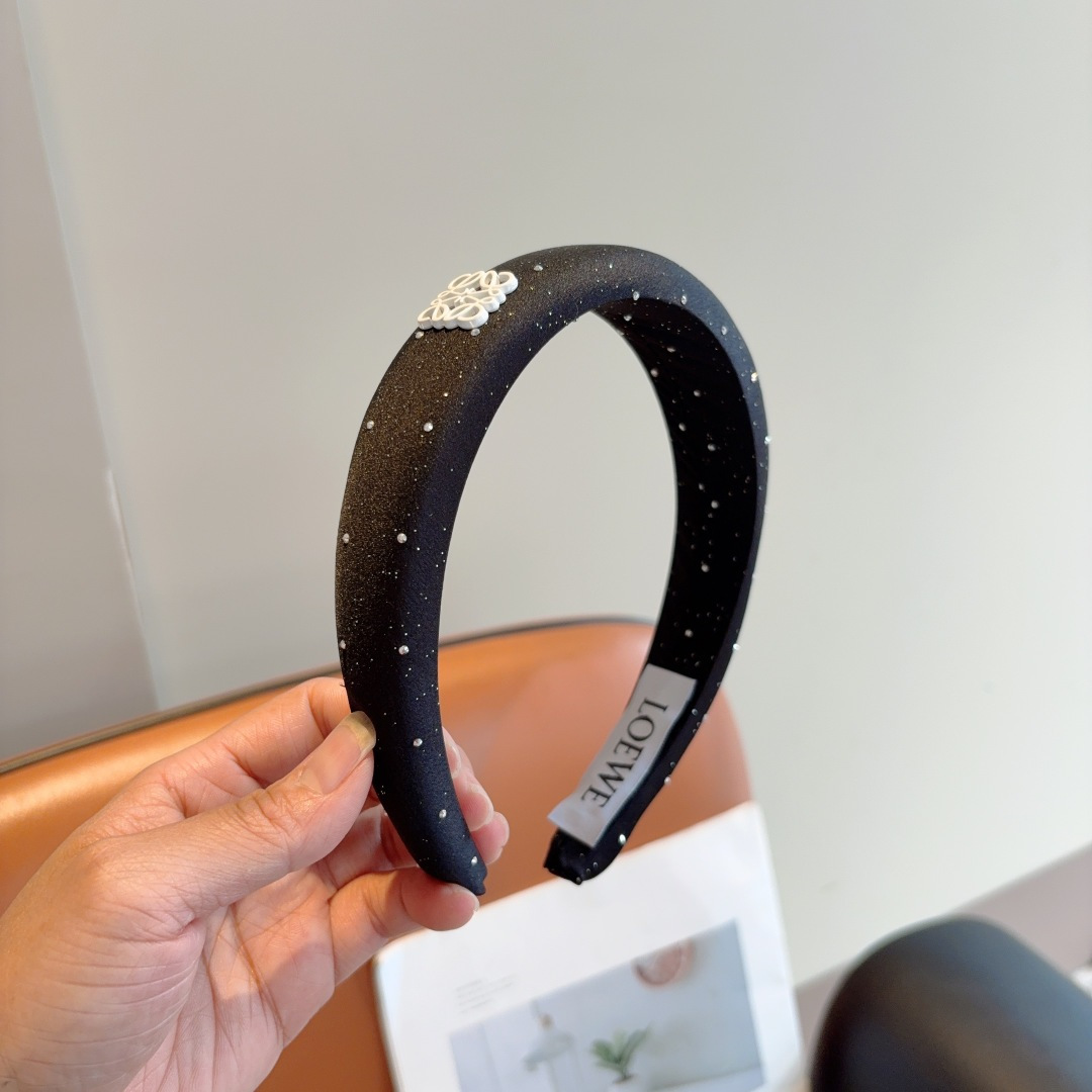 LOEWE ロエベ ヘアアクセント ファッション ブランド ブラック ベージュ 全2色