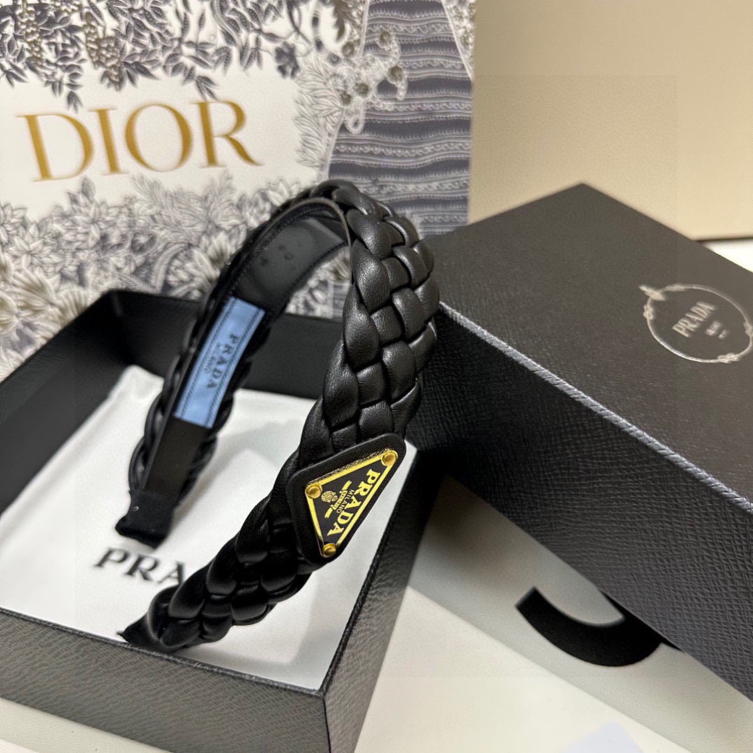 PRADA プラダ ヘアアクセサリー 本革 プラダ ブランド ブラック ホワイト ベージュ 全3色 - 画像 9