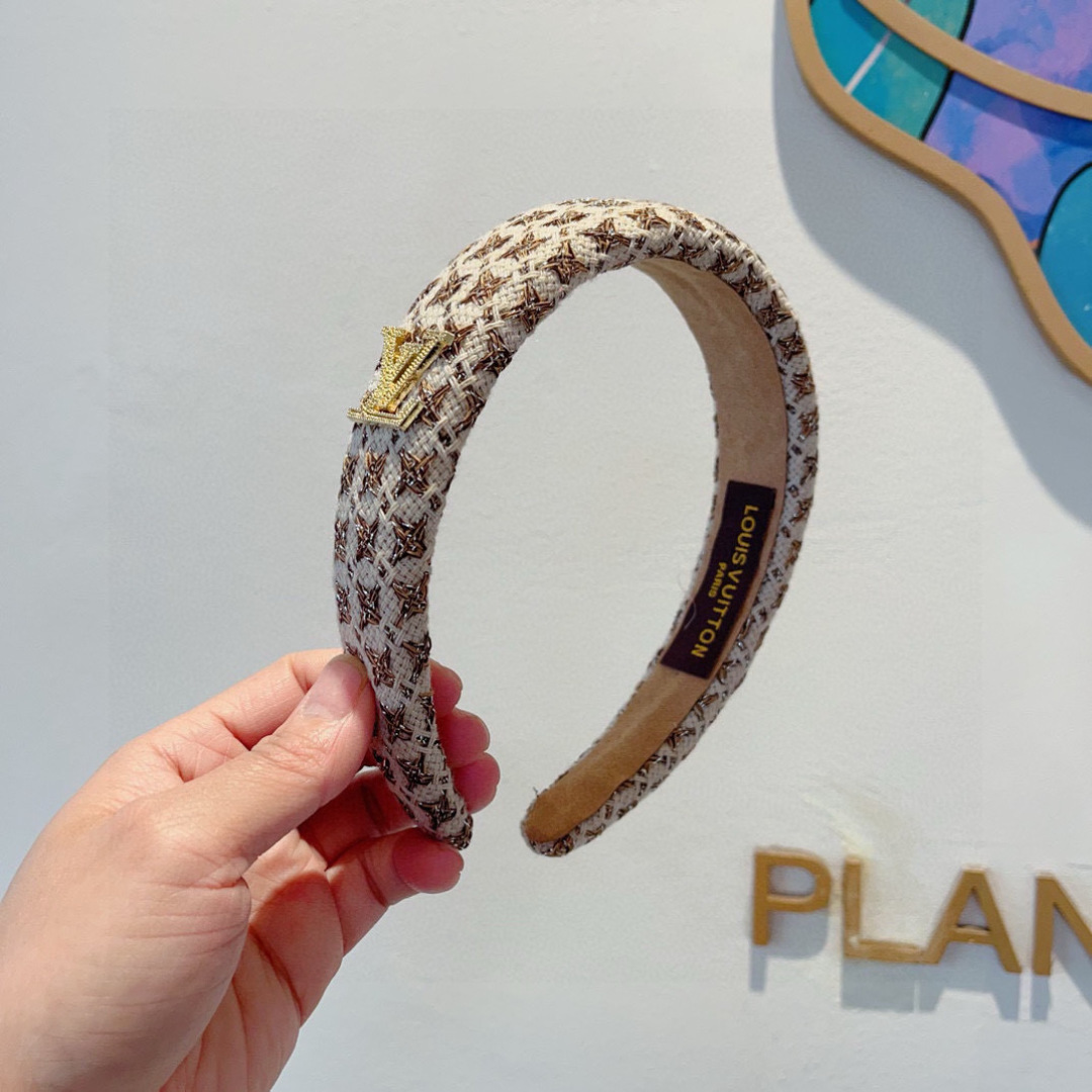 LOUIS VUITTON ルイヴィトン ヘアバンド 本革 フェイクレザー 軽量 全2色