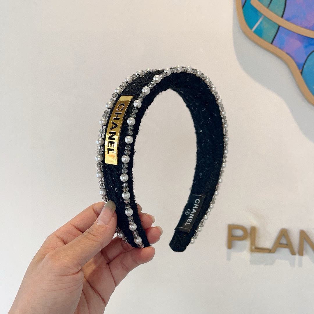 CHANEL シャネル ヘッドバンド 本革 ロゴ ブラック ホワイト 全2色 - 画像 1