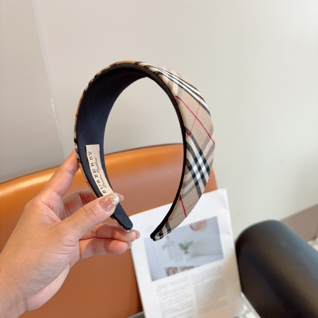 BURBERRY バーバリー ヘアバンド グラフィック柄 ブラック ベージュ - 画像 2