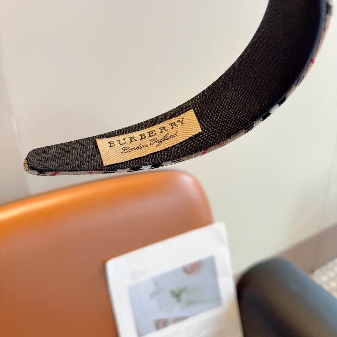 BURBERRY バーバリー ヘアバンド グラフィック柄 ブラック ベージュ - 画像 4