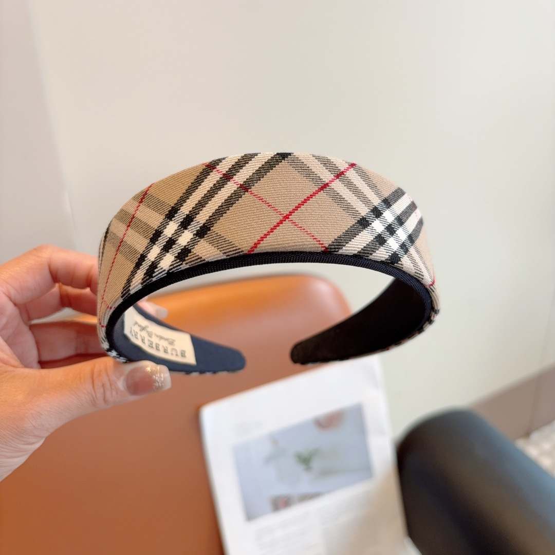 BURBERRY バーバリー ヘアバンド グラフィック柄 ブラック ベージュ - 画像 5