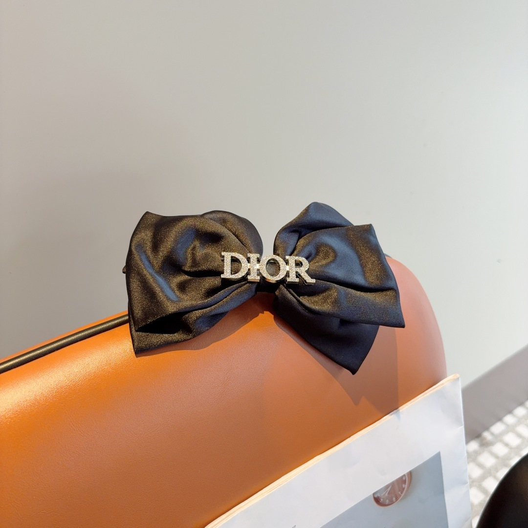 DIOR ディオール ヘアアクセサリー ヘアピン ファッション ブランド 本革 ブラック ホワイト 全2色 - 画像 4