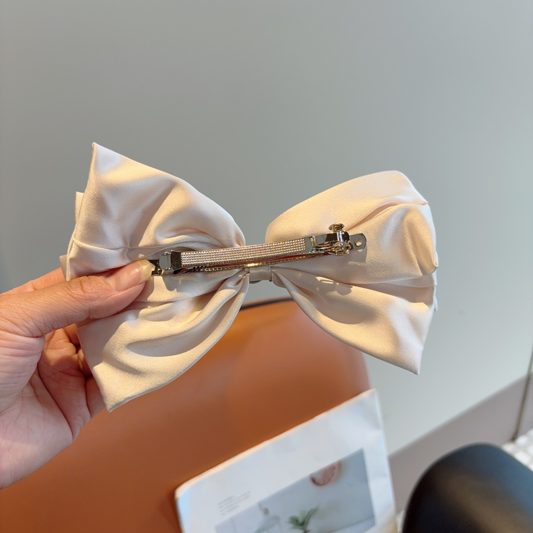 DIOR ディオール ヘアアクセサリー ヘアクリップ 本革 ブラック ホワイト シルク 全3色 - 画像 6