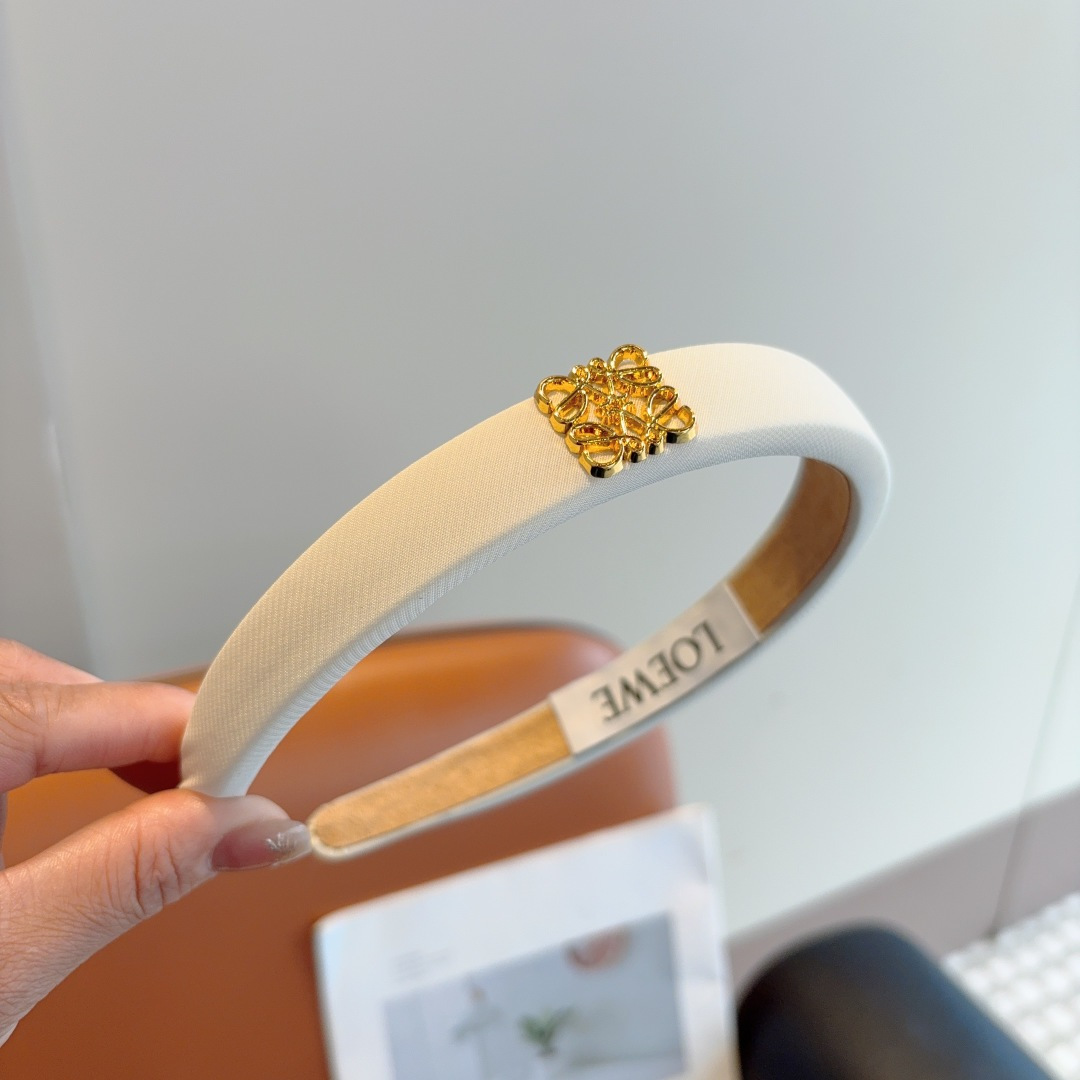 LOEWE ロエベ ヘアバンド 本革 通勤 通学 全2色 - 画像 4