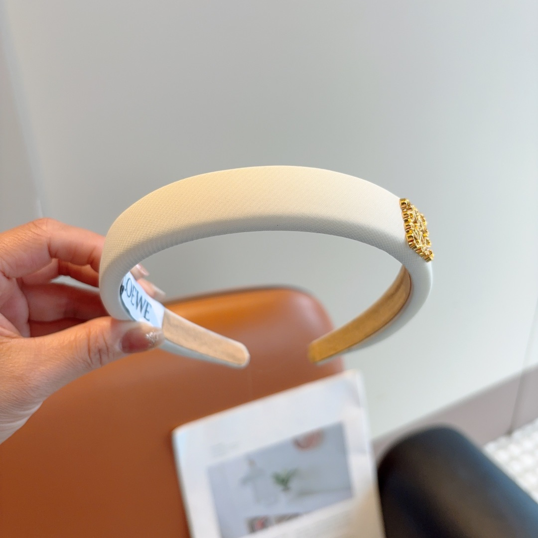 LOEWE ロエベ ヘアバンド 本革 通勤 通学 全2色 - 画像 5