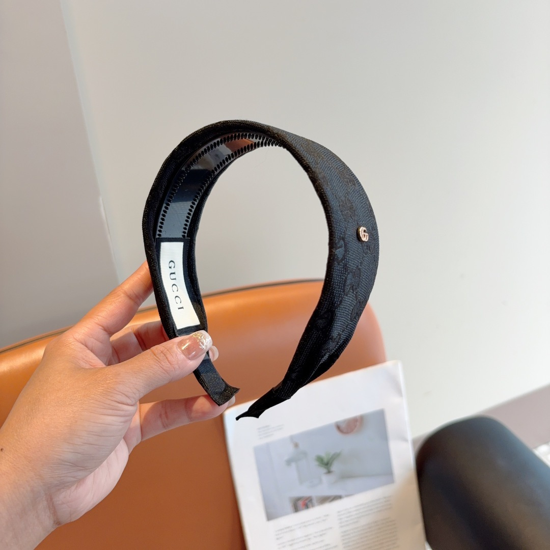 GUCCI グッチ ヘアアクセサリー 本革 ブランド アクセサリー 全2色 - 画像 2