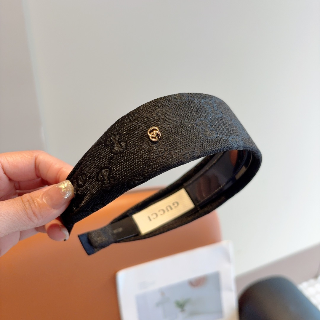 GUCCI グッチ ヘアアクセサリー 本革 ブランド アクセサリー 全2色 - 画像 3