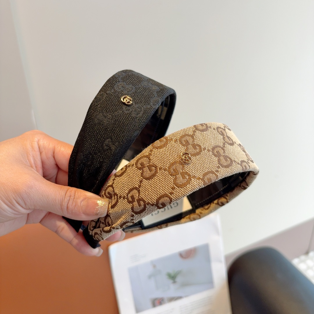 GUCCI グッチ ヘアアクセサリー 本革 ブランド アクセサリー 全2色 - 画像 4