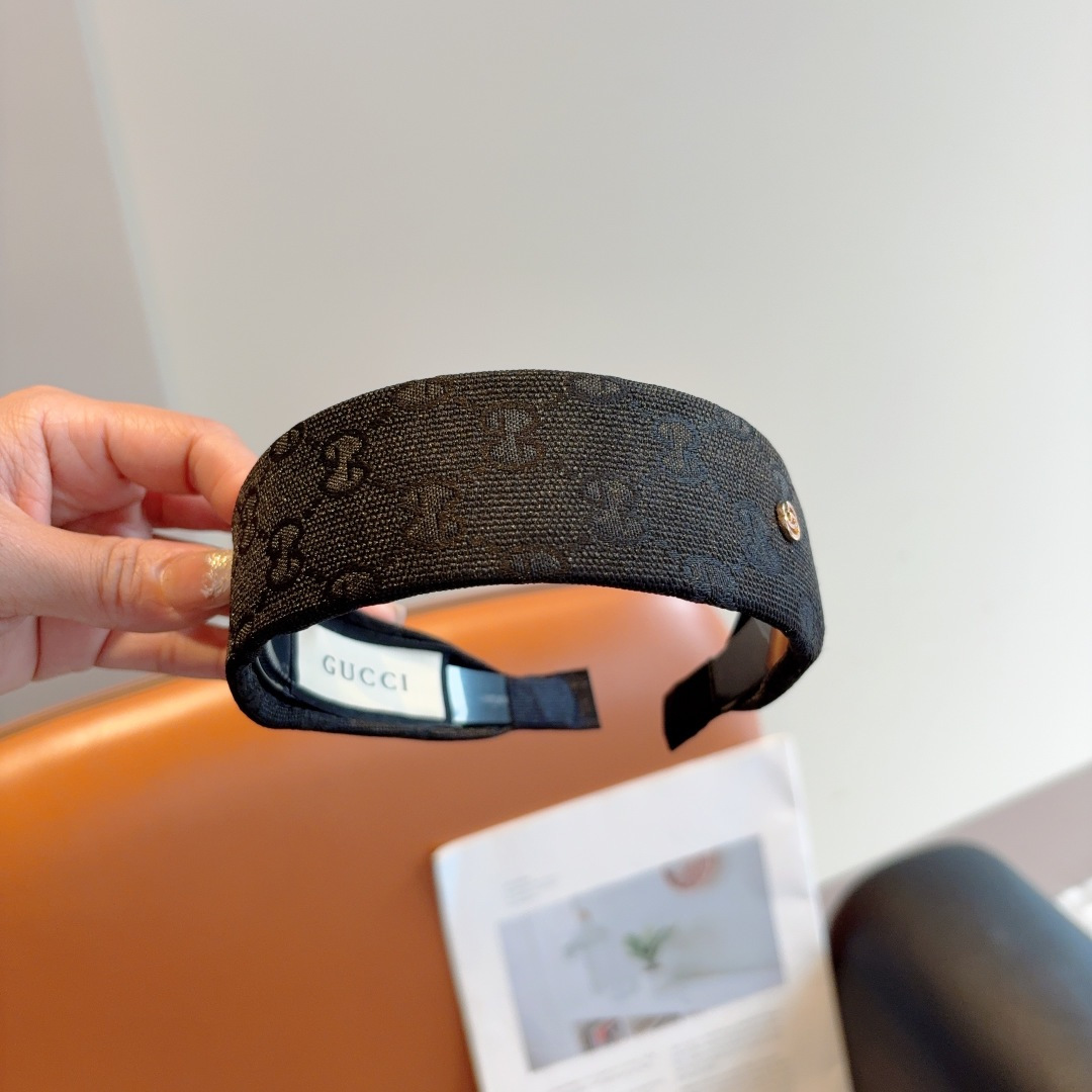 GUCCI グッチ ヘアアクセサリー 本革 ブランド アクセサリー 全2色 - 画像 5