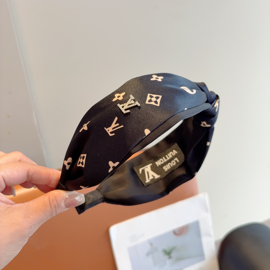 LOUIS VUITTON ルイヴィトン ヘアバンド 本革 通勤 ブラック - 画像 3