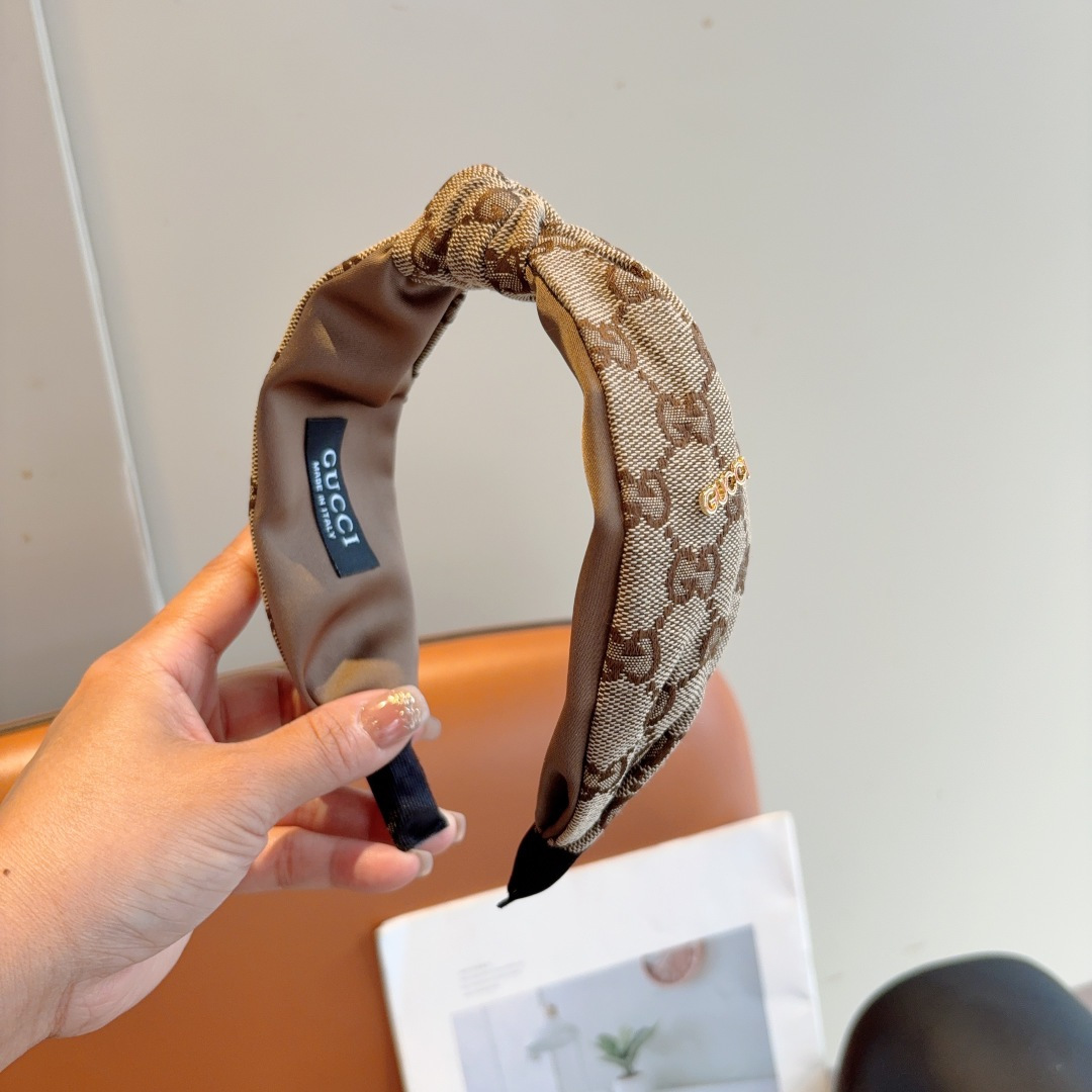 GUCCI グッチ ヘアバンド リボンタイプ プリント ブラック 全2色 - 画像 2