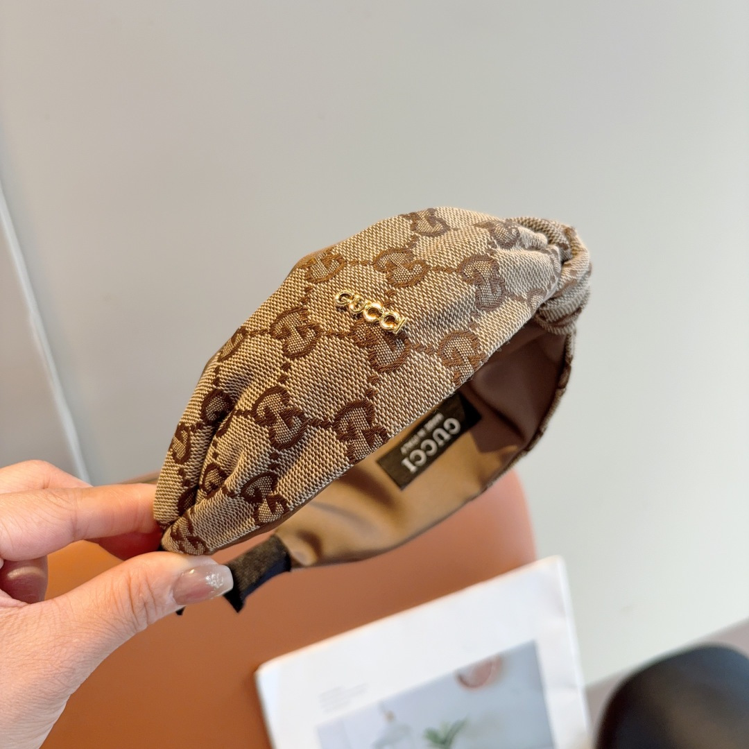 GUCCI グッチ ヘアバンド リボンタイプ プリント ブラック 全2色 - 画像 5