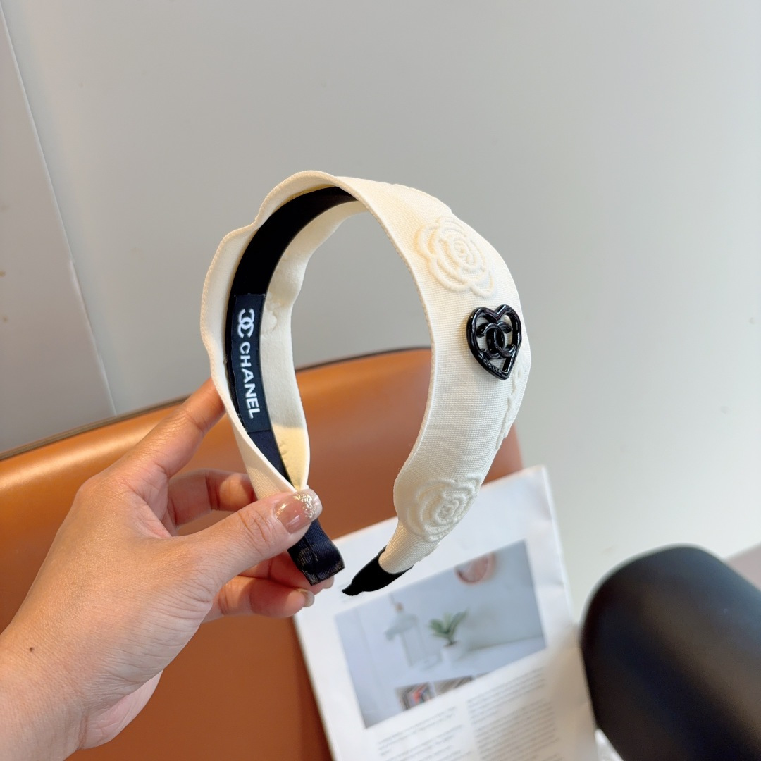 CHANEL シャネル ヘアバンド ローズ刺繍 心型ロゴ ブランド アクセサリー 全2色