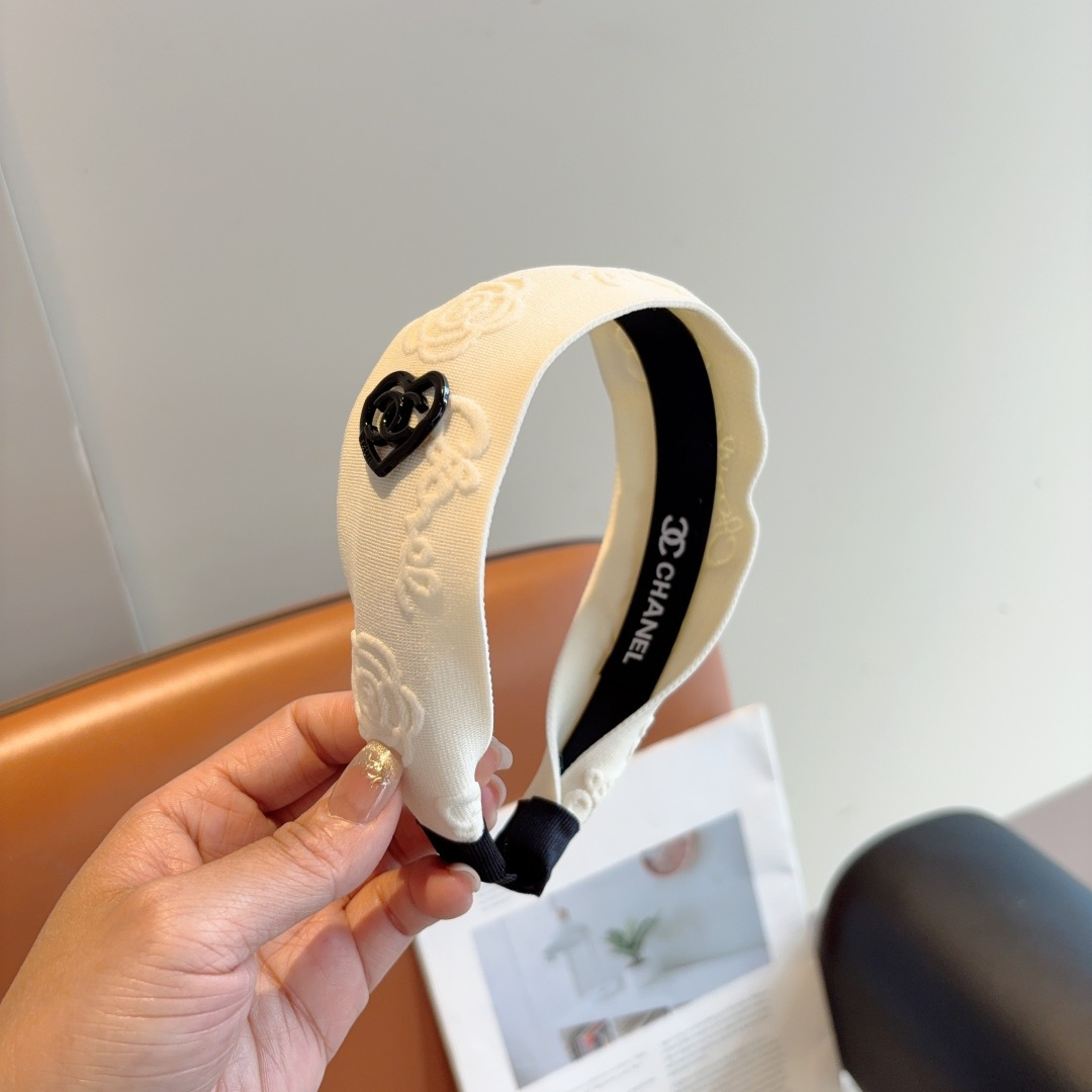 CHANEL シャネル ヘアバンド ローズ刺繍 心型ロゴ ブランド アクセサリー 全2色 - 画像 2